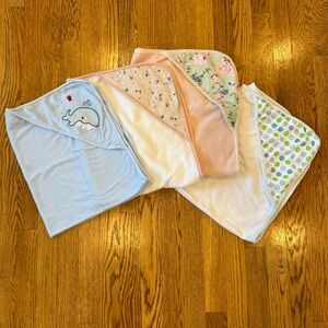 Sets of 4 baby bath towels - Good condition